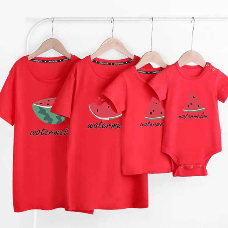 Família olhar roupas combinando roupas t-shirt roupa mãe pai filho filha crianças macacões dos desenhos animados melancia 210521