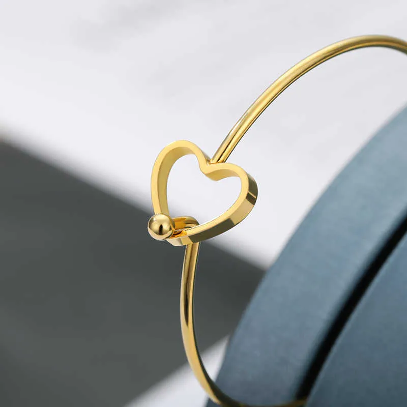 Mode minimalistisk hjärta ihåliga armband armband för kvinnor flicka guld rostfritt stål charm smycken par bröllop vän gåvor Q0719