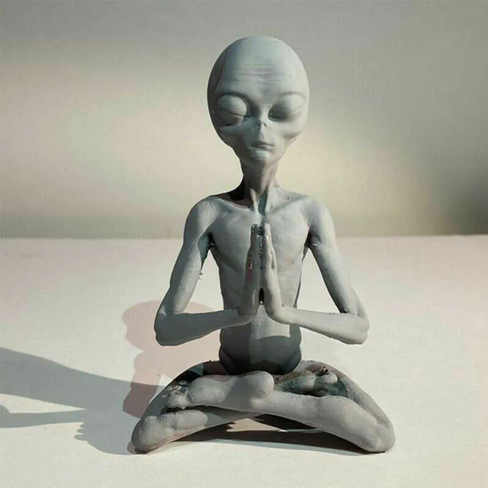 Alien Garden Resin Statue Meditating Alien Art Statue Sculpture Ornament Indoor Outdoor Decoration Garden Extraterrestrial Decor Q5169996