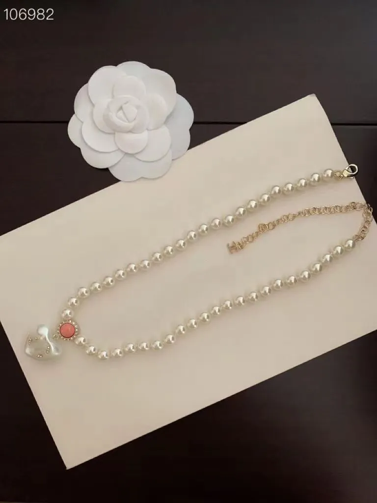 Роскошный бренд, ожерелье с подвеской в виде логотипа, белое сердце, жемчуг, подвеска, бусины, короткая цепочка для дизайнерских женщин, Jewelry2791