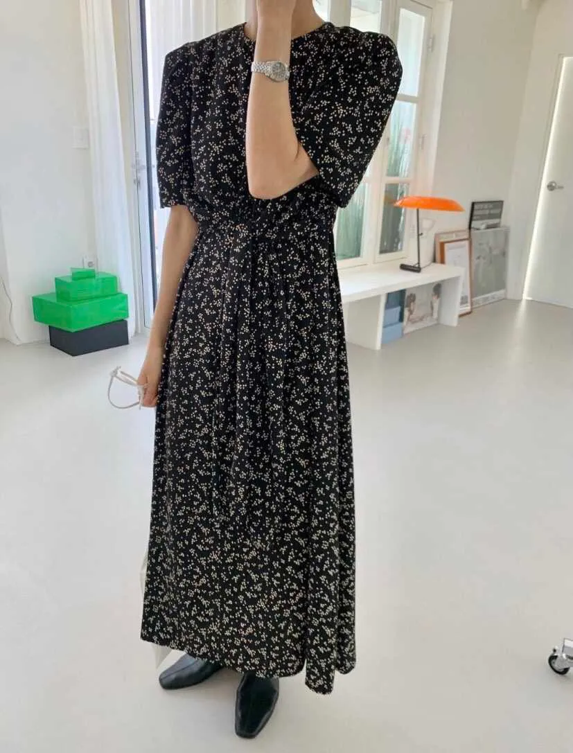 Korejpaa Femmes Robe Coréenne Chic Tempérament Élégant Polka Dot Col Rond Cross Bandage Manches Courtes Floral Longue Robe 210526