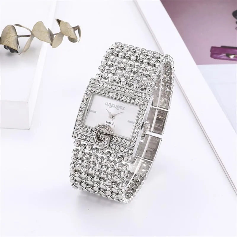 Horloges Eenvoudige Vierkante Stalen Riem Gouden Horloge Damesmode Casual Legering Armband Diamant Schaal Dial236Q