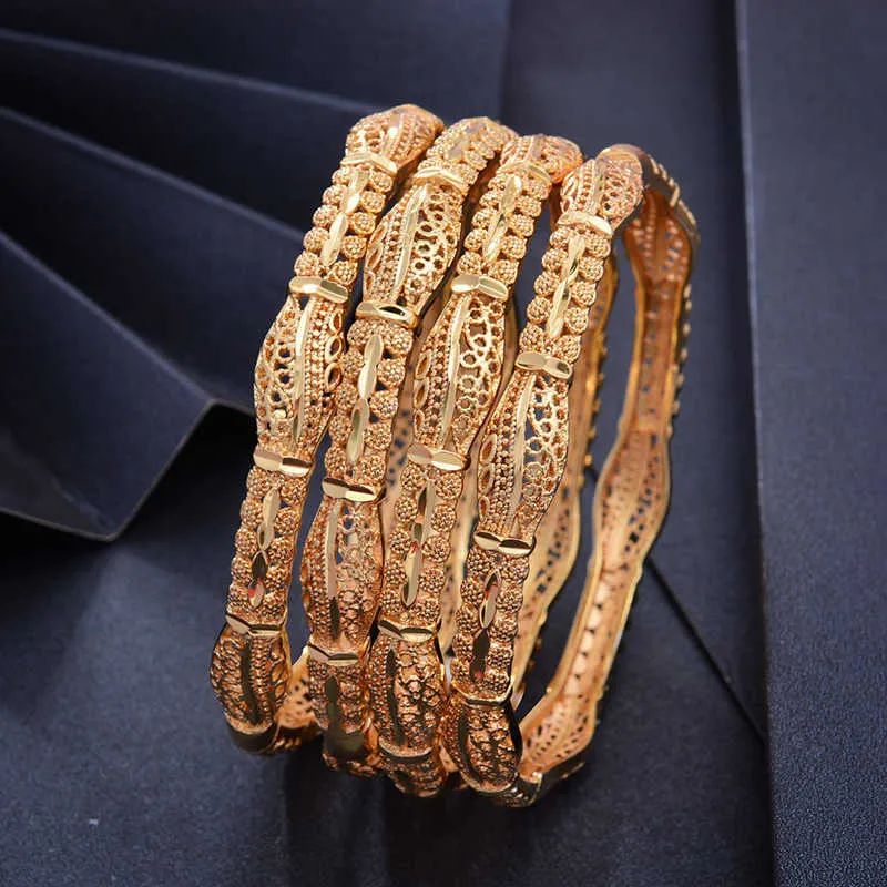 Shop Idalia Brass Bracelet | AIGNER Kuwait