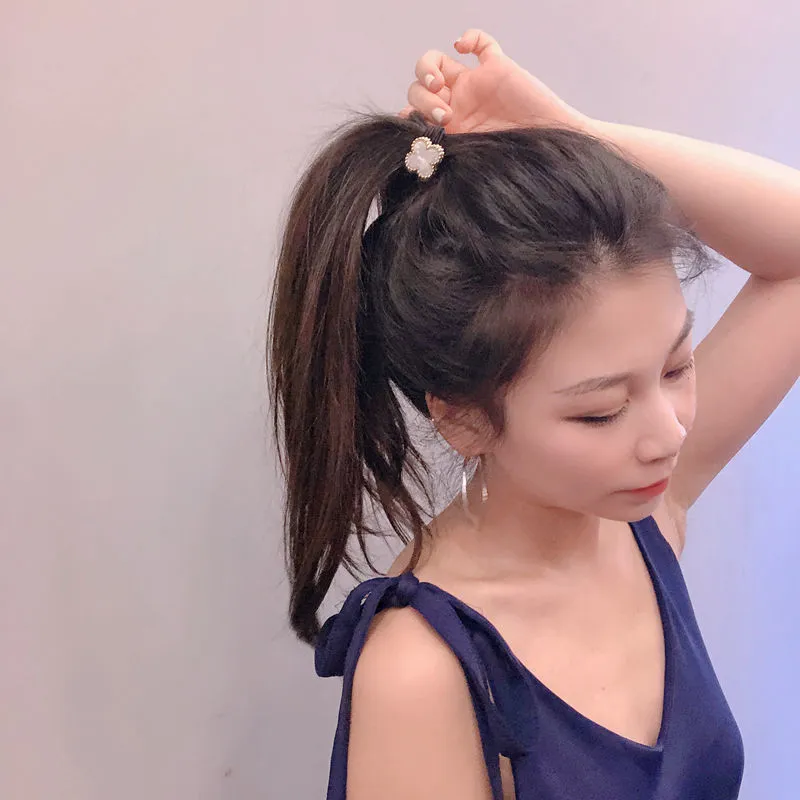 Coréen dongdaemun rétro rétro élégant bandeau noir en métal simple metal à quatre feuilles de cheveux anneau de cheveux femelle accessoires de cheveux 5277706