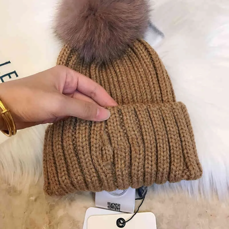 2021 marca inverno quente bola de pelúcia sólida beanie beanie mulheres convenientes moda pullover de malha gaca g