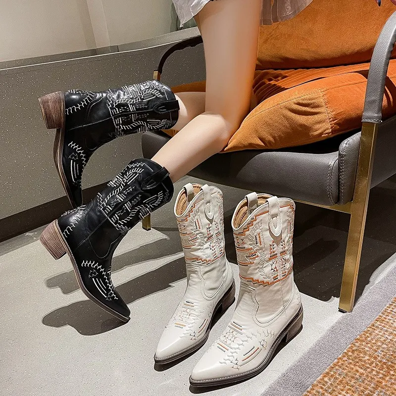 Bottes de Cowboy occidentales brodées pour femmes, chaussures à talons bas et bout pointu, de haute qualité, nouvelle collection 2022