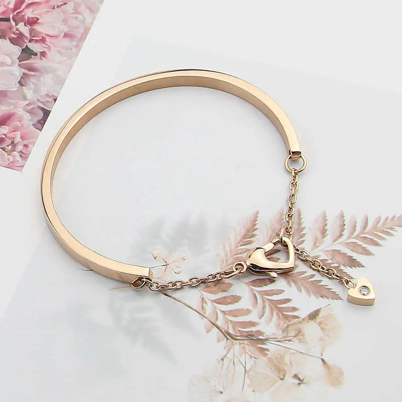 Top Qualité Jolie Dame Bracelet En Or Femmes Amant Bracelet Bijoux Bracelets En Métal Bracelets En Forme De Coeur Accessoires Q0719