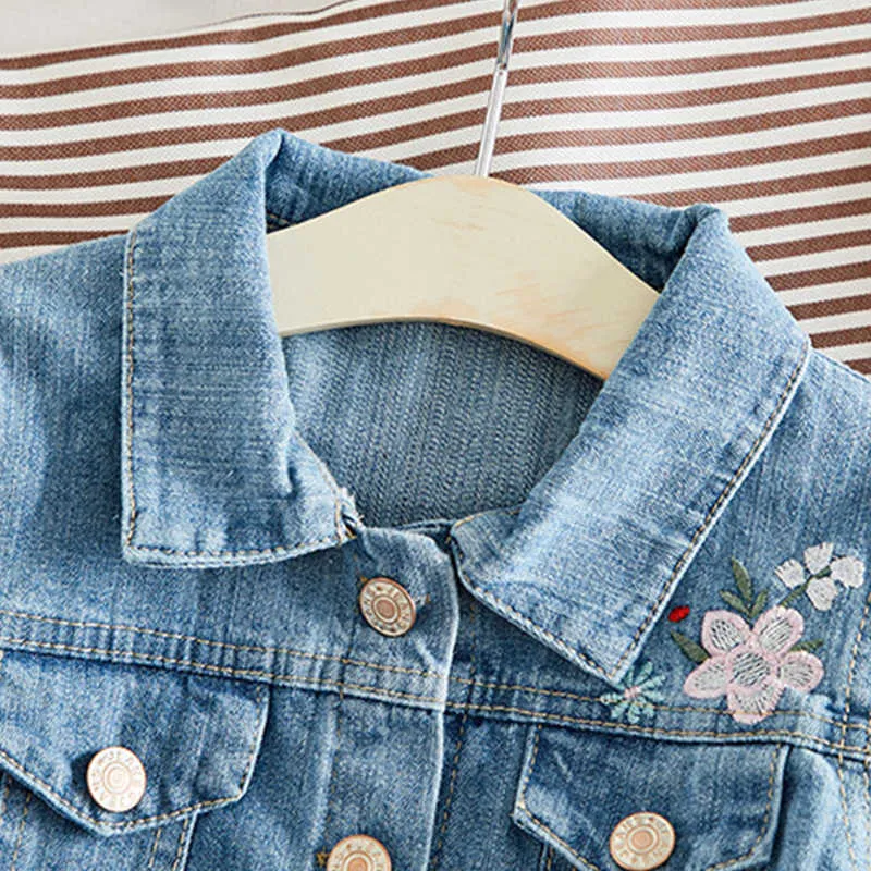 Giacca di jeans ragazze Capispalla Primavera Abbigliamento bambini Abbigliamento Giacca a vento autunnale Camicetta con ricamo floreale 210611