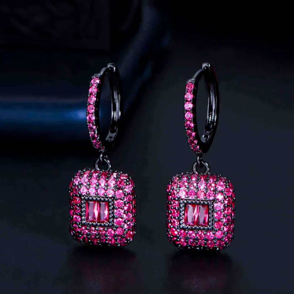 ThreeGraces Fashion Mirco Pave Pink CZ Crystal Black Gold Color Cute Geometric Huggies Orecchini a cerchio gioielli da donna ER652