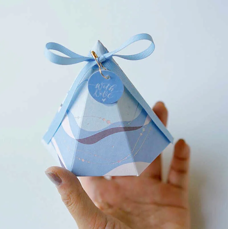 ギフトボックスピラミッドの結婚式の好みのおいしいキャンディボックスベビーシャワーのチョコレート紙箱の包装布の包装のための小さな箱210724