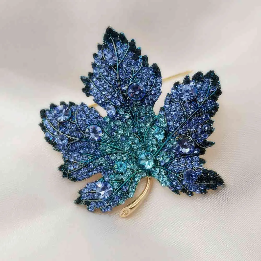 Kış Orman İlham Tam Açacağı Kristal Mavi Kanada Akçaağaç Yaprak Broş Pins Kolye Kadınlar Için Ceket Kazak Cape Cloak Suit