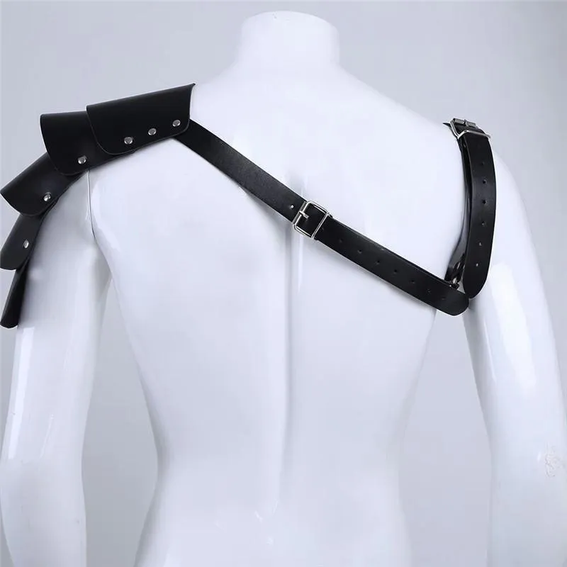 Gürtel schwarze Kunstleder verstellbare Männer Körper Brustgurt Bondage Schulterkostüm Armors Schnallen an Top306b