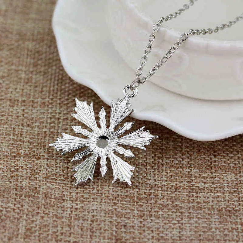 Collana con fiocchi di neve estetici con pietra di cristallo CZ donna Accessori invernali delicati Regali di Natale Gioielli di moda G1206