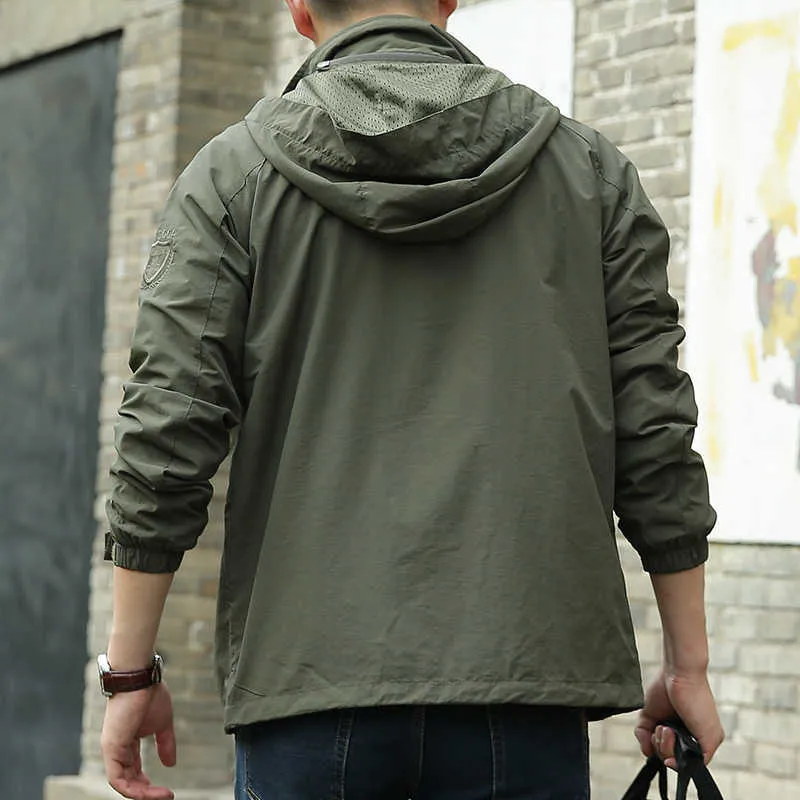 Giacca militare impermeabile da uomo Primavera Autunno Casual Giacca a vento Giacche da uomo Traspirante con cappuccio Cappotti sottili da esterno 6XL Abbigliamento 210707