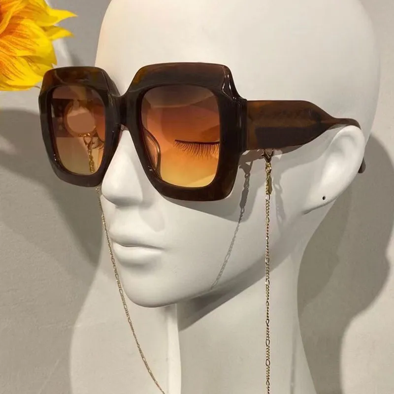 Donne occhiali da sole 1022 shopping di moda grande piazza gradina tela di personalità alla moda di personalità lettere dorate con gradiente a catena color350k