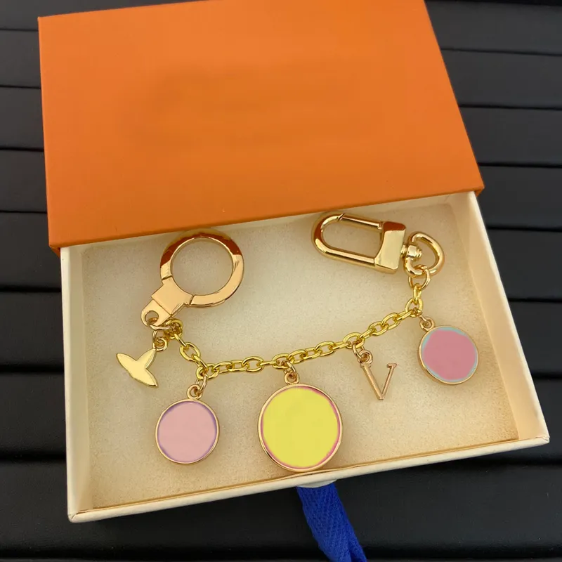 Fashion Flower Desigers Keychain Charm Designer nyckelringar för män och kvinnliga smycken Party Lovers Gift Keyring med Box New 220123236M