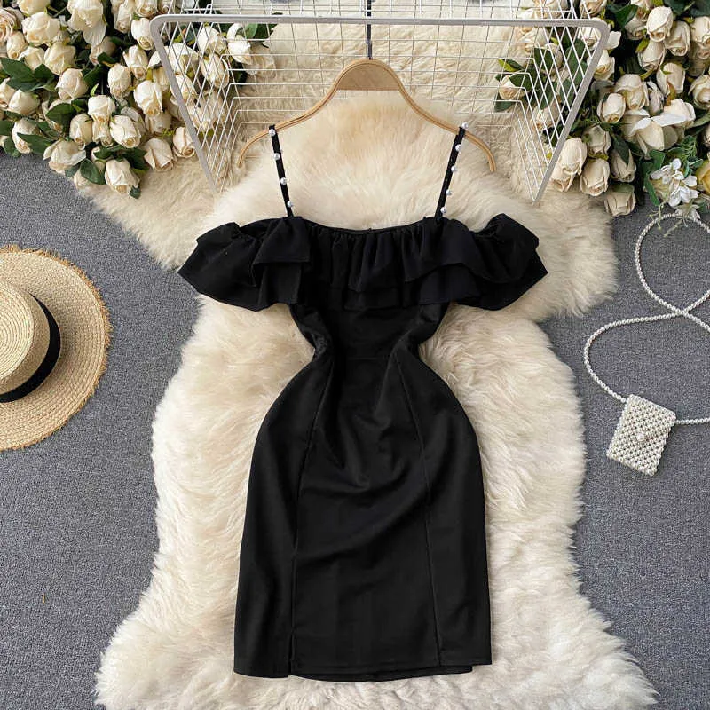 Perles Spaghetti Strap Off Épaule Volants Mini Robe Moulante Femmes D'été Sexy Partie Blanc Noir Chic Vestidos 210603