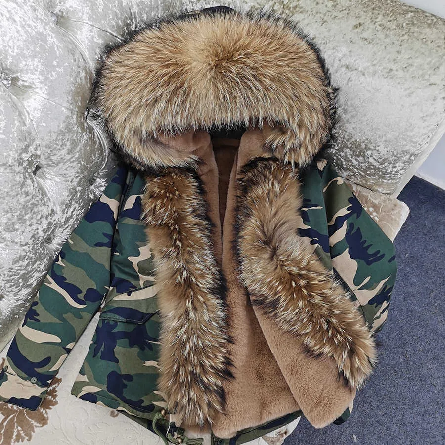 マウモココン冬の服女性の自然な毛皮のコートリアルアライグマの毛皮の襟パーカーのファックスファーライニングショートジャケット女性コート211019