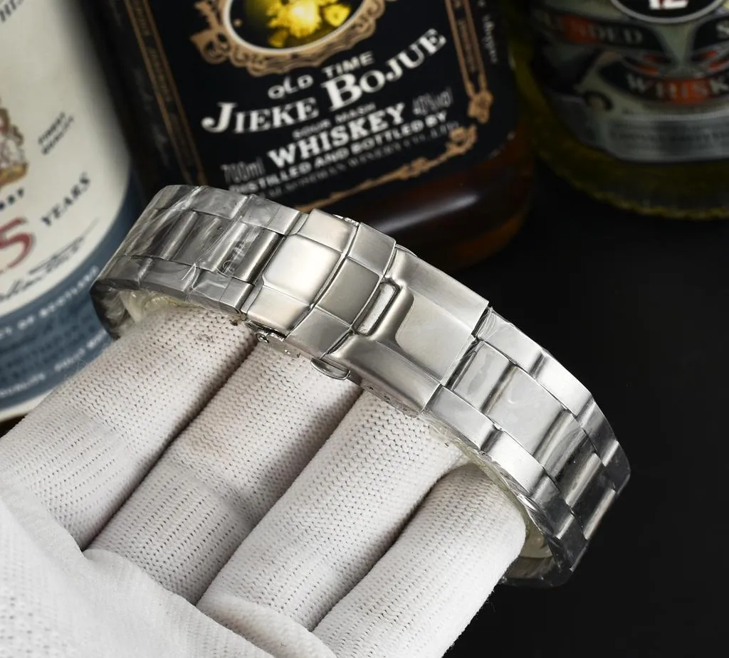 2021 Wysokiej jakości luksusowe męże zegarki trzy-godne serii roboczych z funkcją kalendarza kwarc zegarek moda Tudo marka Wristwatc2920