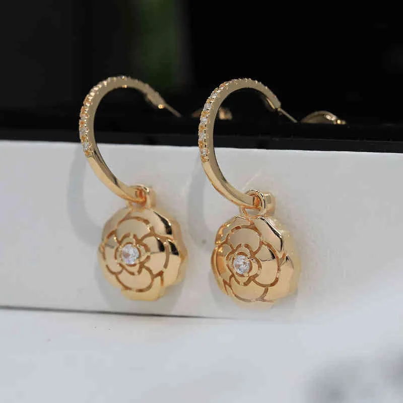 Fashion Trend Selling Jewelry S925 Sterling Silver Champagne Gold Camellia Rose Earrings Elegant Lady Women's Ear Studs 220115274K