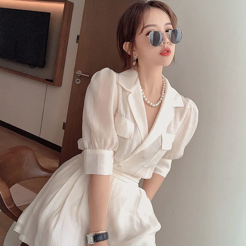 Korea Dwie zestawy Zestawy Kobiety Solid Color Lapel Puff Sleeve Bluzka Top + Mini Spodnie Garnitury Summer Fashion ON Clothing Suit 210518