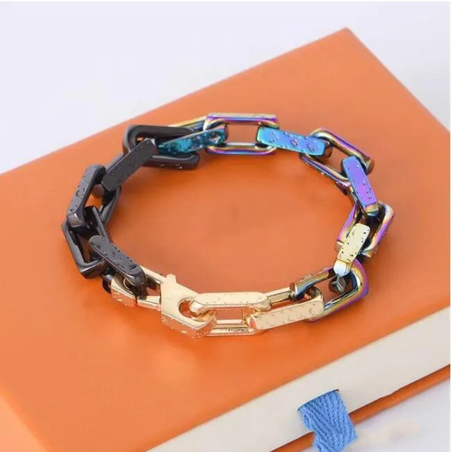 2022 men's and women's universal Bracelet Fashion bangle hollowed out design adjustable trend high quality jewelry multi267s