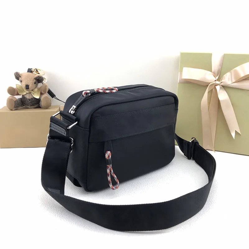 Unisex Designer Messenger Bag Fashion Umhängetaschen Brieftaschen Strand Wandering Rucksack Handtasche Top -Qualität Münzbringe Größe 22Cm290f