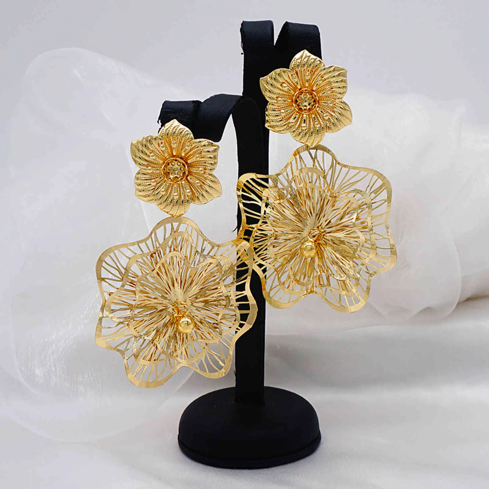 Orecchini pendenti di lusso da donna con fiore dorato della Boemia africana pendenti regali di nozze di fidanzamento