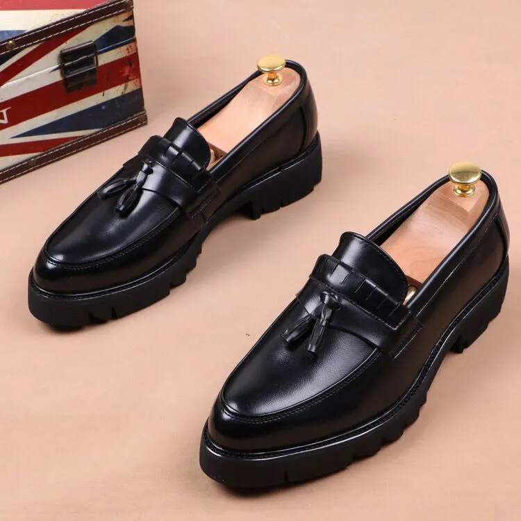 Koreanska stil mens casual business bröllop formell klänning mjuka läder skor glida på tofsar sko svart tidvatten plattform loafers man