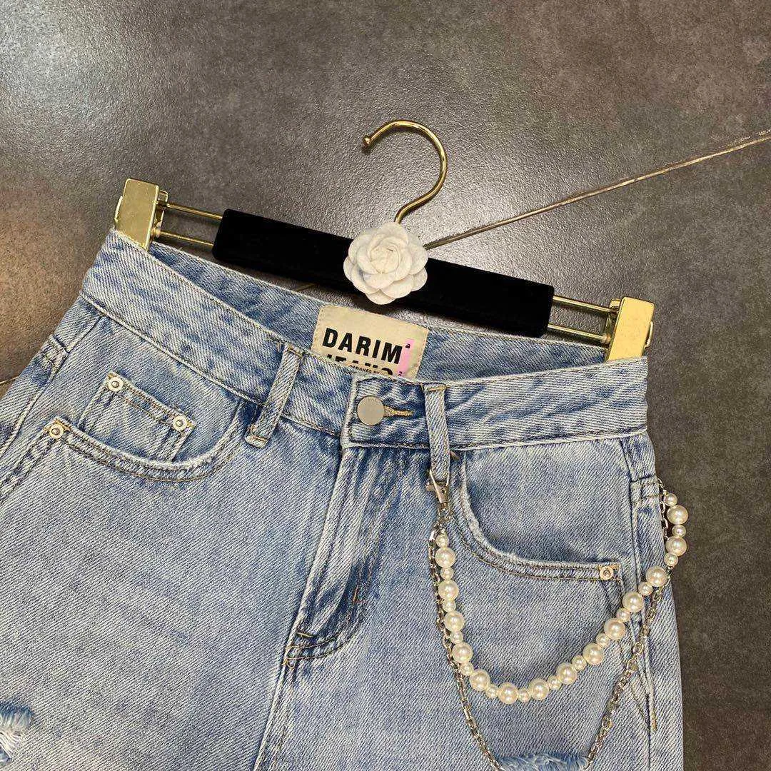 FABPOP Summer Beadings Chain Washed Ripped Light Blue Knee Length Jeans Half Denim Pants Women Streetwear GB294 210709