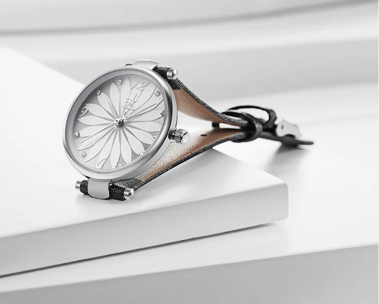 Shengkeブランドカジュアルシンプルファンクォーツの学生は、ライフ防水ダイヤモンドマーカー30mmの女性の時計8047191tを見る