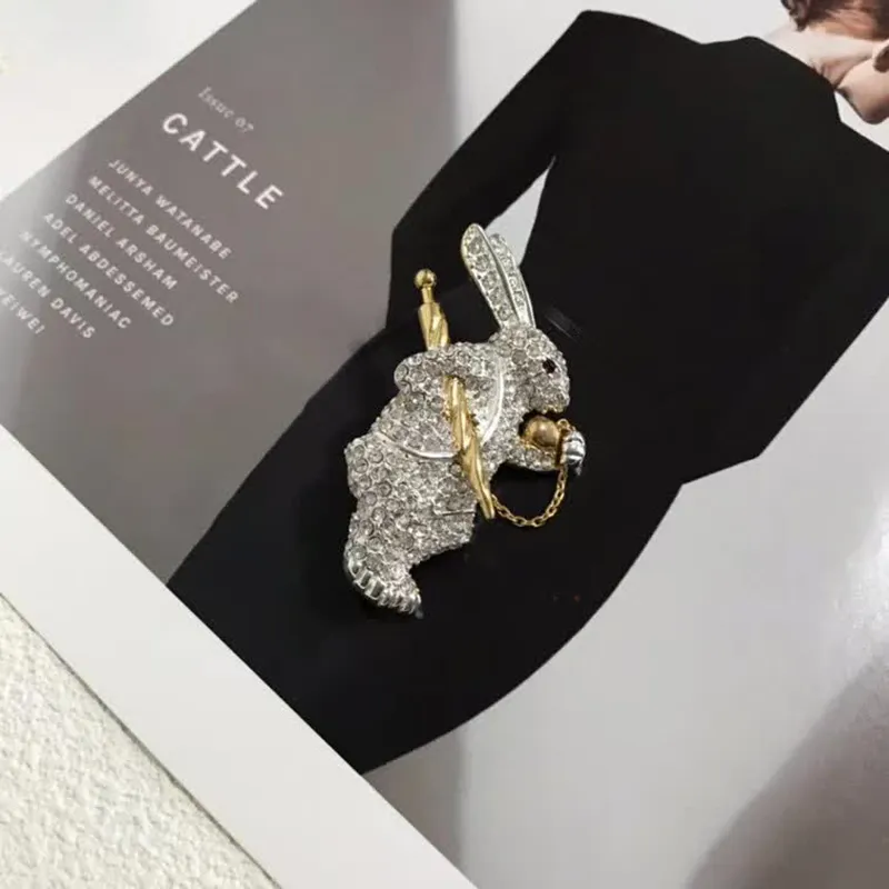 Amorita Boutique Alice Wonderland Rabbit Design Modig glänsande brosch
