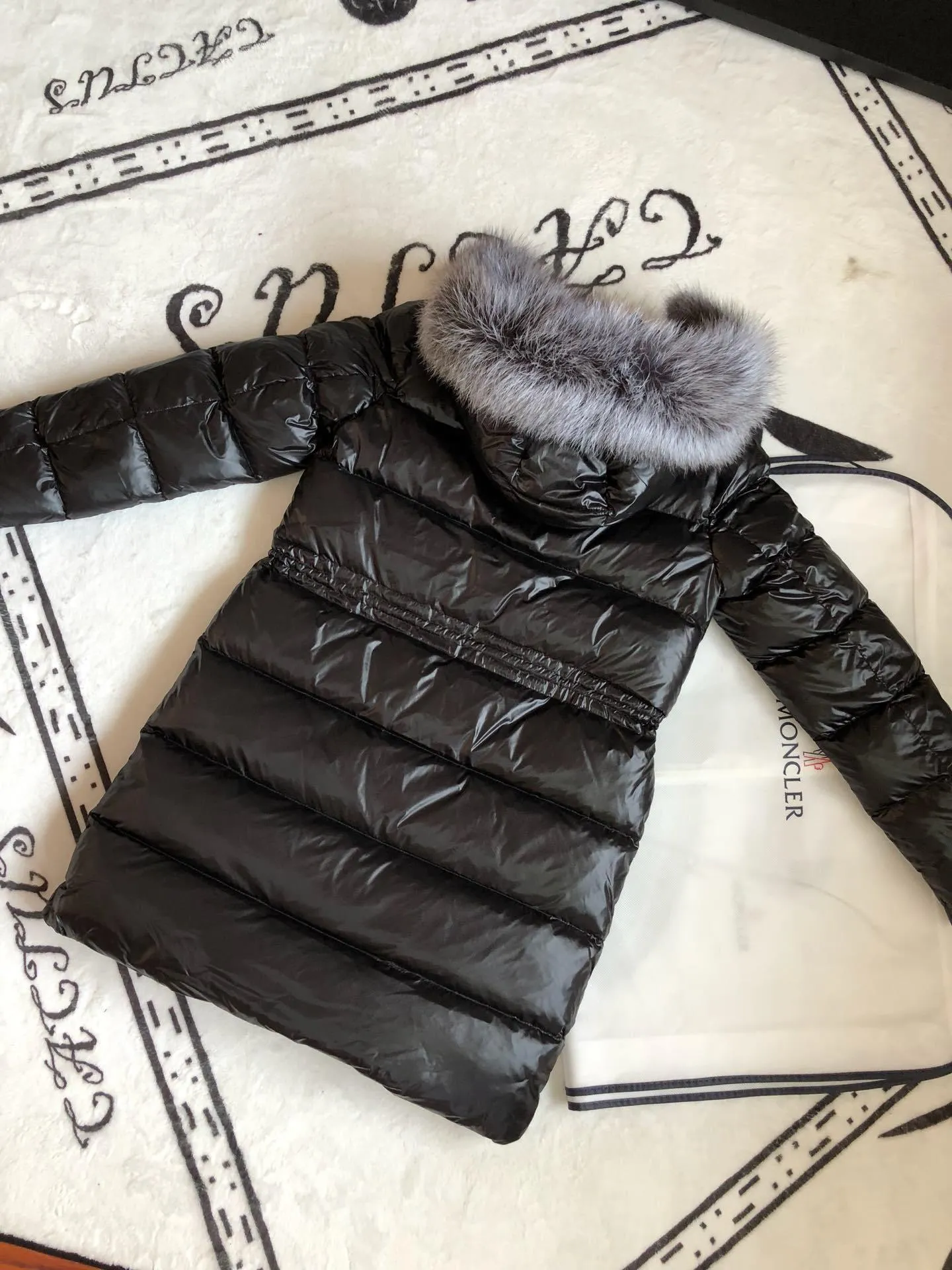 Kvinnor Tjock Slim Long Dowm Coat Designer Brand Warm Jackor Parkas med päls Hood Vindskyddad Vinter Outwear