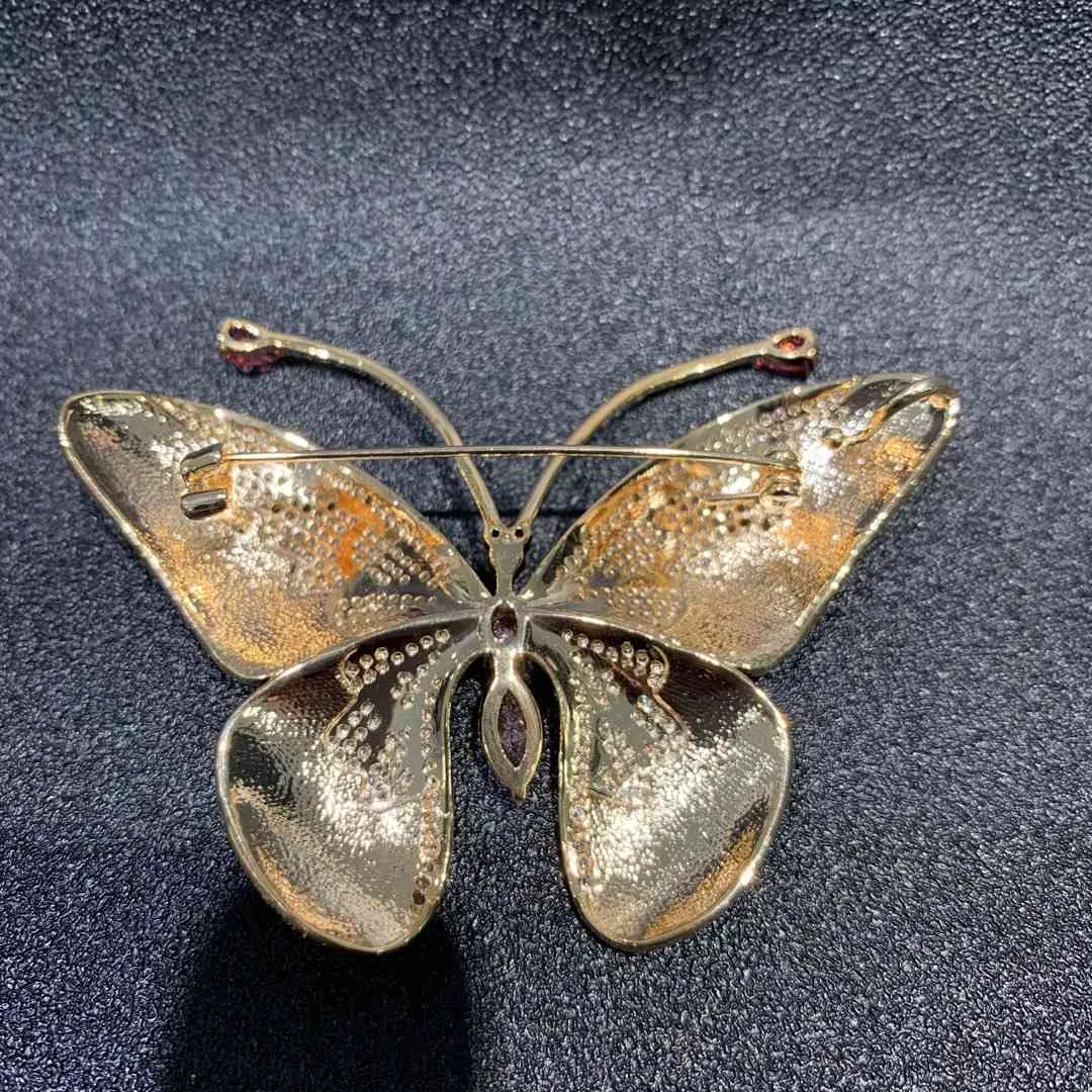 Multi Color Insect Butterfly Broszka 7 * 5.4cm Moda Kobiety Biżuteria dla Dress Coat Decoration Miedź z cyrkonikiem sześciennym