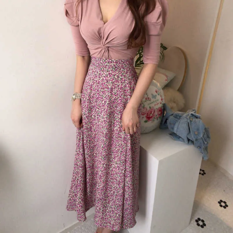 Korejpaa Frauen Kleid Sets Sommer Koreanische Chic Zarte V-ausschnitt Knick Blase Hülse T-shirt und Hohe Taille Rosa Blumen Rock anzug 210526