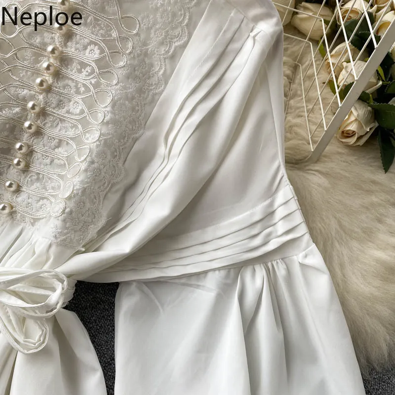 Neploe Weißes Kleid Temperament Stehkragen Schlanke Spitze Kurze Vestidos Vintage Laternenhülse Lose Robe Schwere Plissee Kleider 4G907 210422