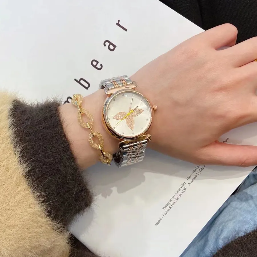 Modemärke Klockor för kvinnor Flickor Kristall stil stålband Quartz armbandsur L42
