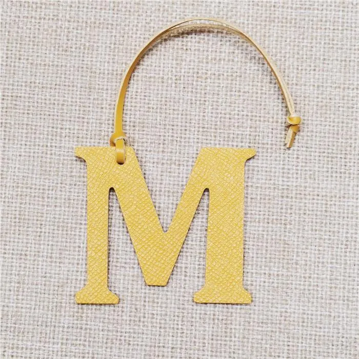 Llaveros con letras iniciales M para mujer, adornos de soporte para bolso, llavero de cuero real, colgante de coche, cadenas de personalidad de color sólido