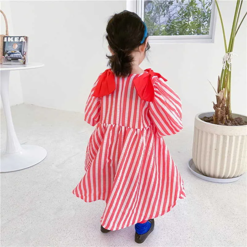 Estilo Coreano Verão Crianças Meninas Vestido Vermelho Striped Slow Slow Sleeves Bow Princesa Crianças roupas E9028 210610