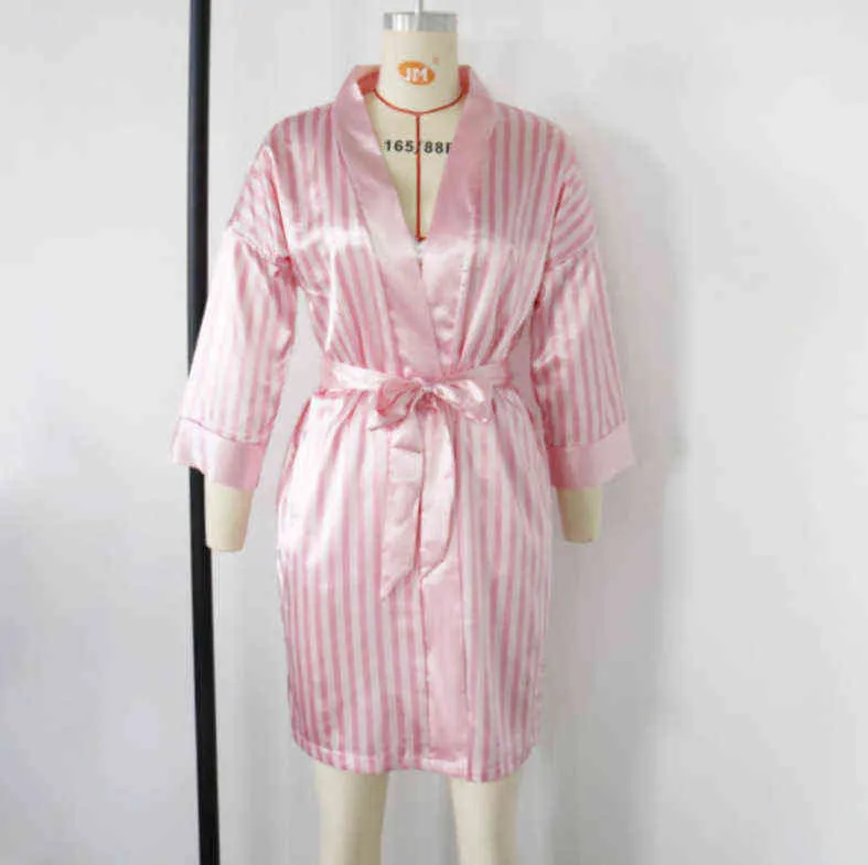 Aangepaste productie van kant roze vrouwen sexy pyjama drie sets van home service sexy ondergoed 211203