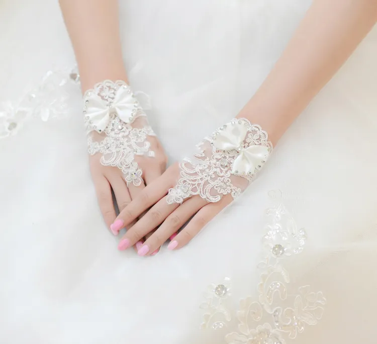 Guanti da sposa eleganti da sposa con strass eleganti di lunghezza da polso corta di alta qualità da polso bianchi di alta qualità di vendita calda