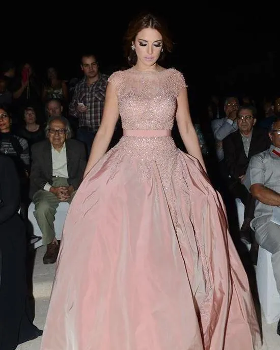 Rumieniec różowy rękaw Bateau Sukienki na balu Bateau Surowe Ruffled A-Line Lace Satin Pearls Luksusowe sukienki Luksusowe Sukienki Wieczór Elie Saab 285r