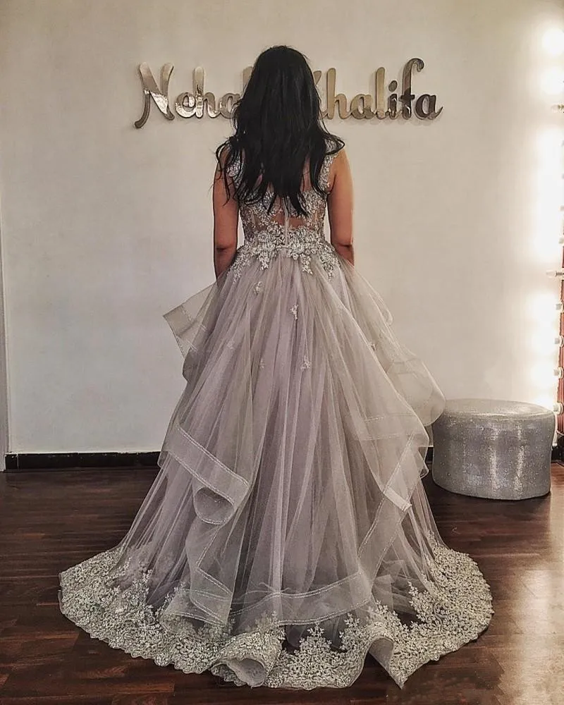 Stunning Light Grey Prom Dresses Sweetheart Lace Appliques Beaded Evening Gowns 2020 Tiered Sweep Train Special Occasion Dress