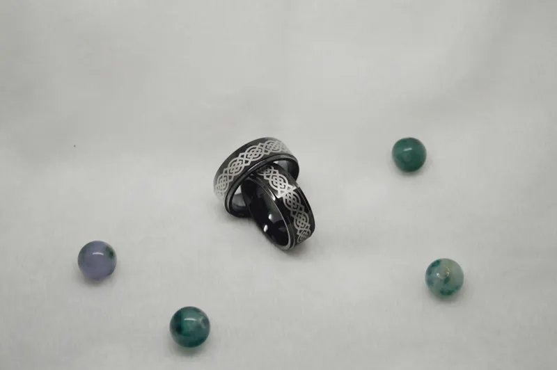 Anelli fatti a mano di anelli di barretta di gioielli di vendita calda di anelli di tungsteno nero anelli di anelli di gioielli celtici WRY-417