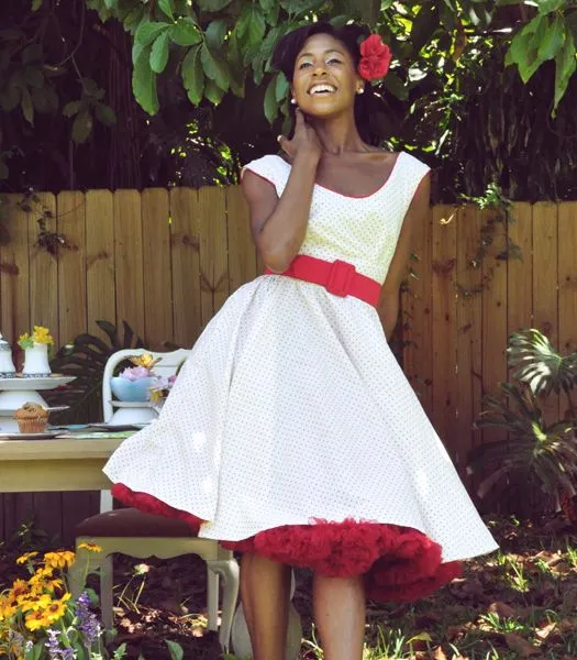 Roter geraffter Petticoat-bunter Tüll-Unterrock nach Maß für Hochzeitskleid-formale Kleider-Fünfzigerjahre Art-Petticoat-Brautzusätze