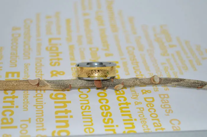 18 Karat Gold überzogene Wolfram-Ringe des Paares hochpolnische konkave keltische Art-Art- und Weiseschmuck-Ringe