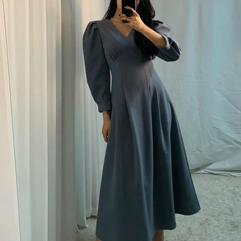 Ezgaga Fransk stil Vintage Elegant Klänning Kvinnor V-Neck Long Puff Sleeve Big Swing Solid Chic Party Dress Slim Waist Vestidos 210430