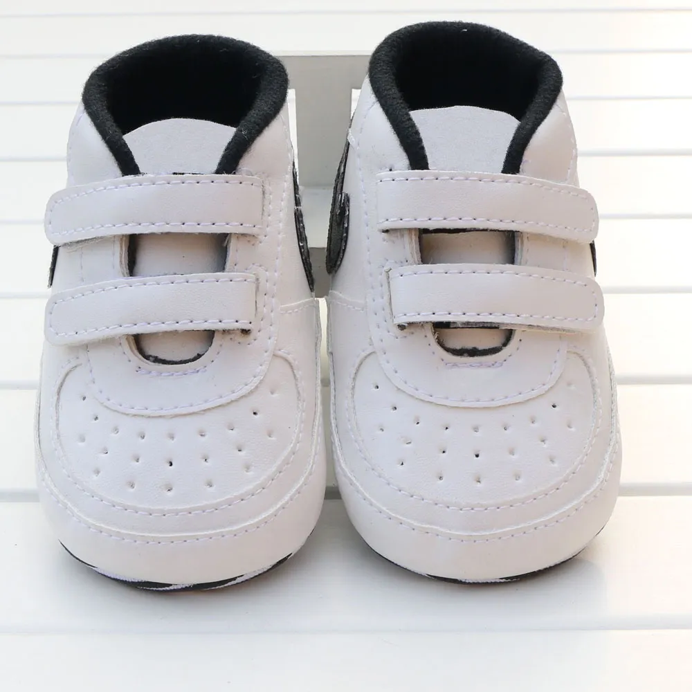 حديثي الولادة طفل أول مشاة أحذية الربيع الخريف بويز فتيات الأطفال الرضيع طفل كلاسيكي الرياضة الأحذية الرياضية الناعمة SOLED SOLED SHOES9581756