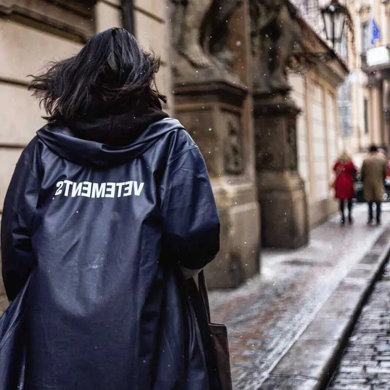 Vetesments DHL Vetements