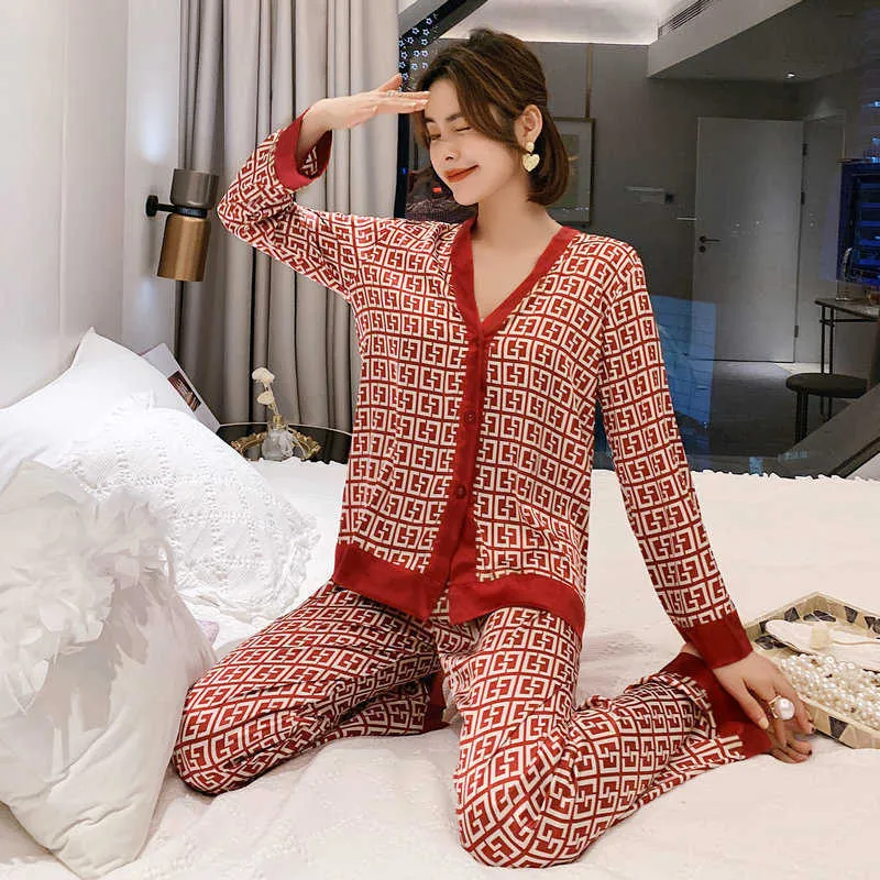Ensemble de pyjamas pour femmes V Neck Design Luxury Cross Letter Print Sleepwear Silk Like Home Clothes Grande taille Nightwear Pyjamas Drop s 210831